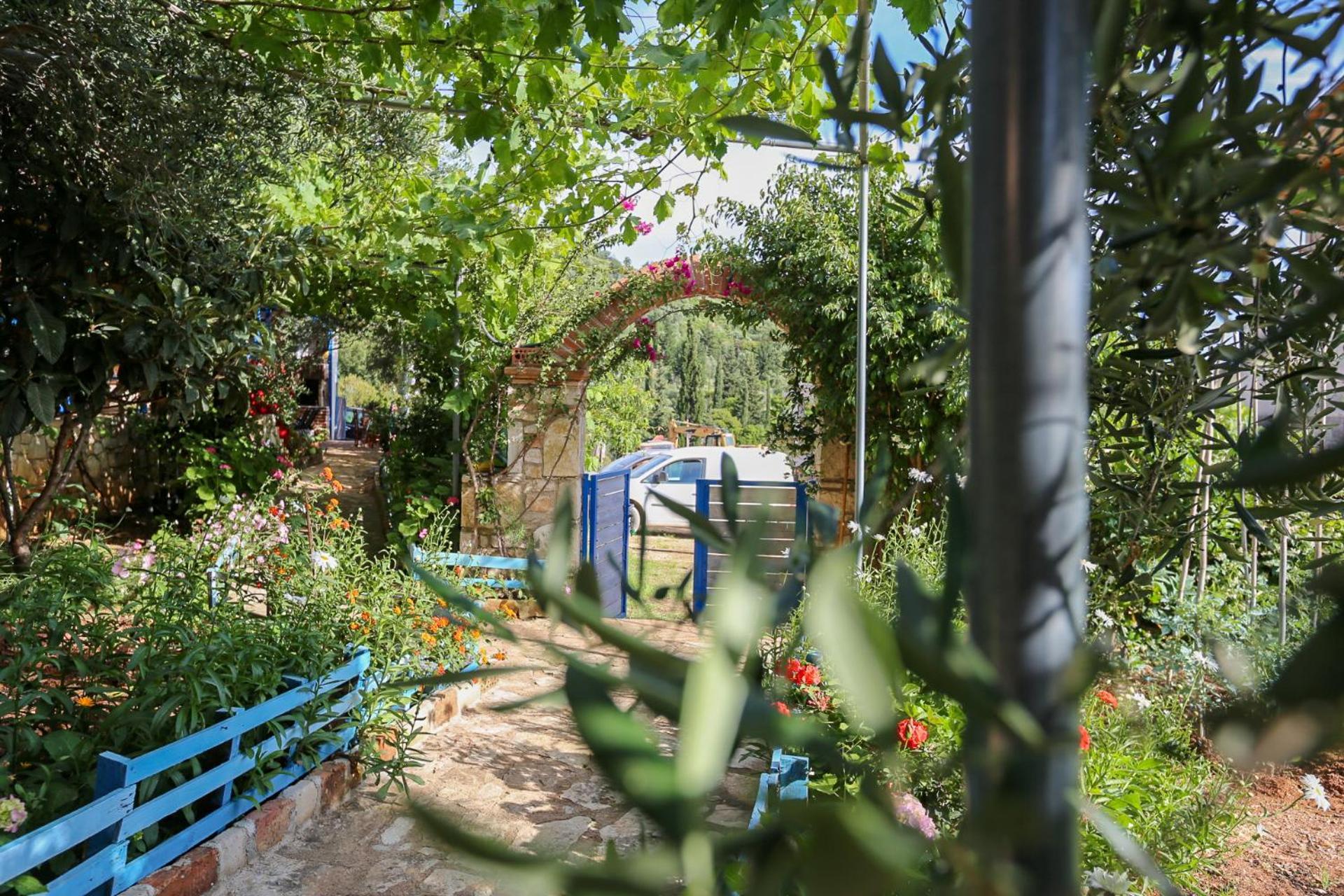 Holiwood Motel Himare Exterior foto