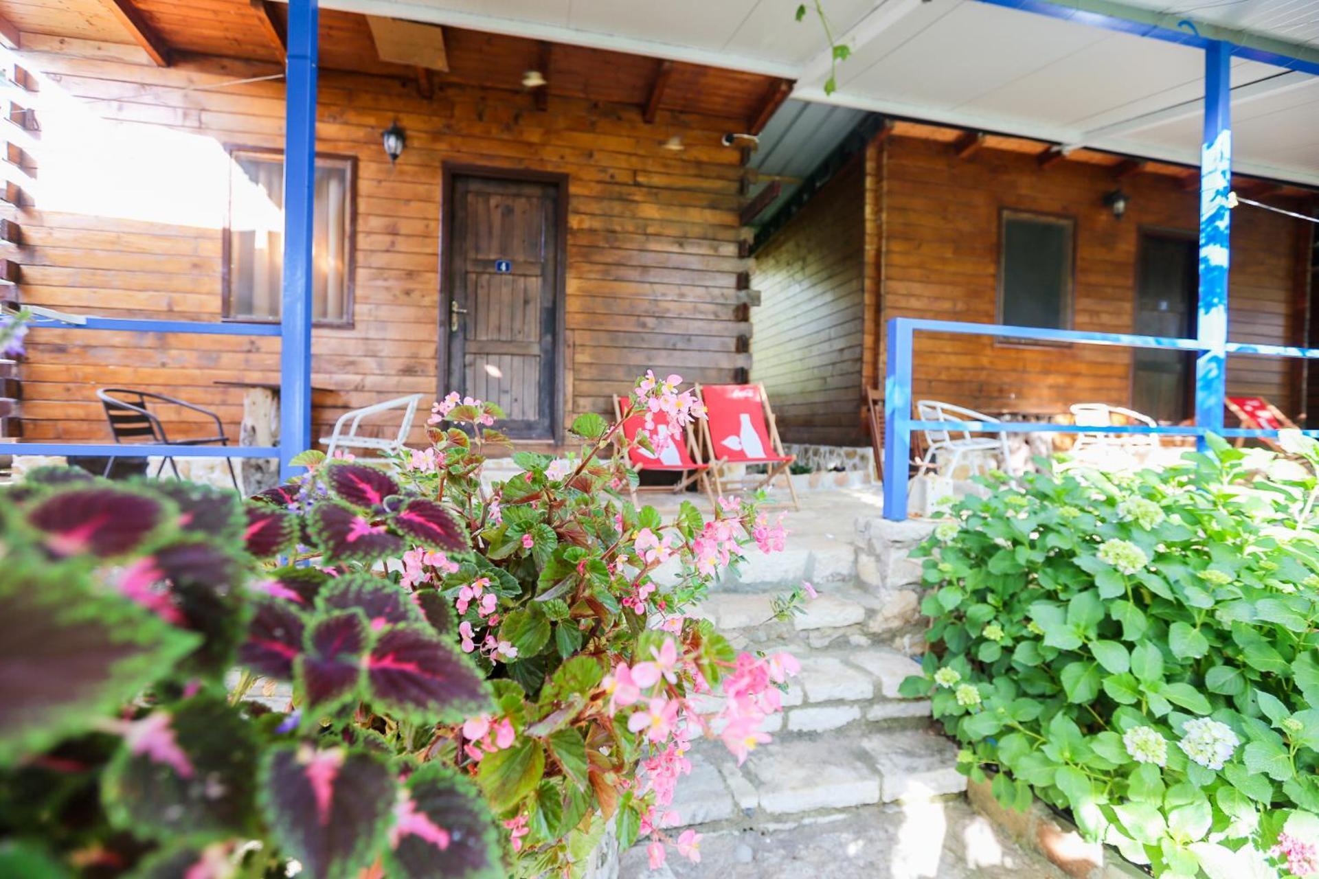 Holiwood Motel Himare Exterior foto