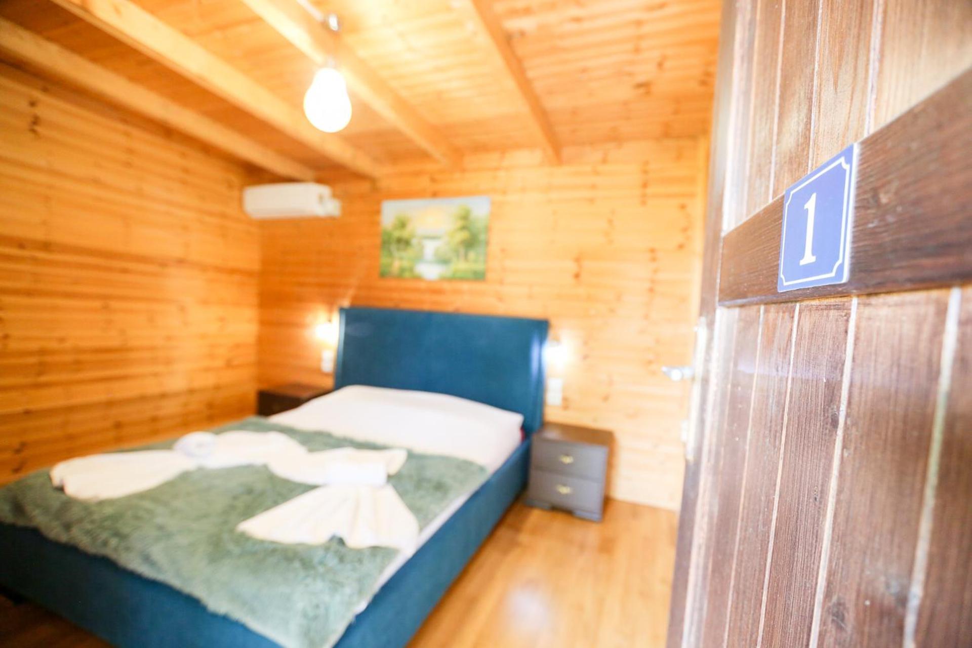 Holiwood Motel Himare Exterior foto